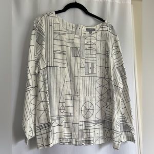 Tunic Top, gently worn, graphic print, linen/cotton. Button detail on back.